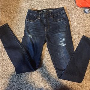 Distressed hi-rise jeggings