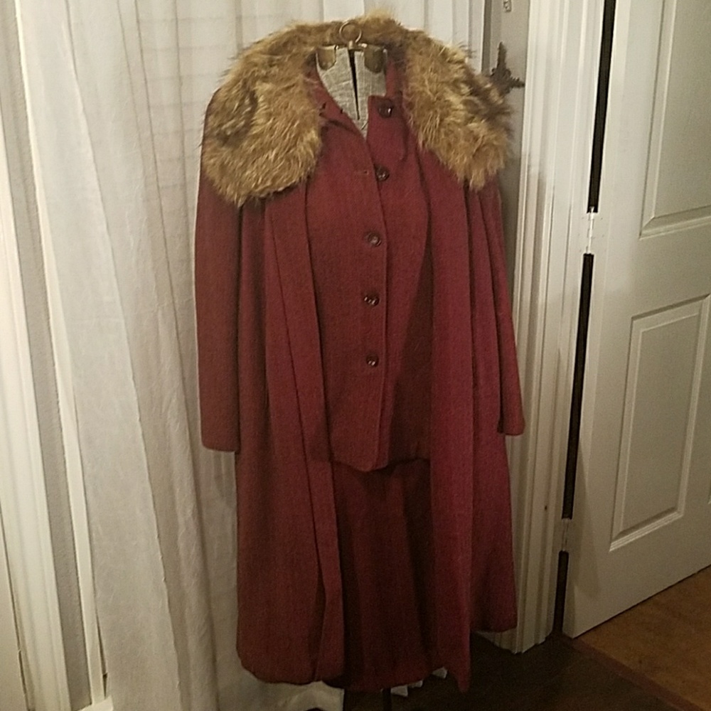 Original 1940s suit dress with overcoat/fur collar