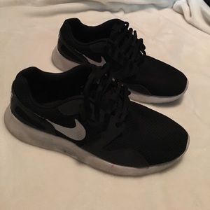 💥FINAL PRICE DROP Nike tennis shoes