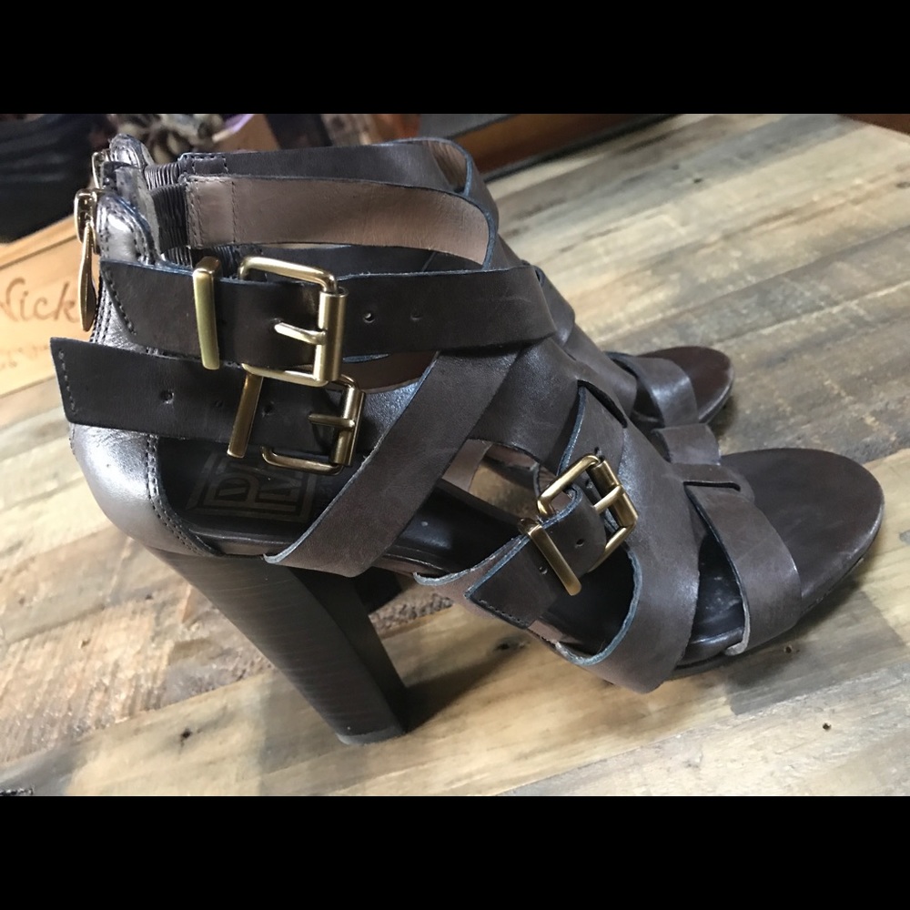 Pour La Victoire brown strappy back zip heels