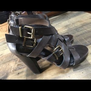 Pour La Victoire brown strappy back zip heels