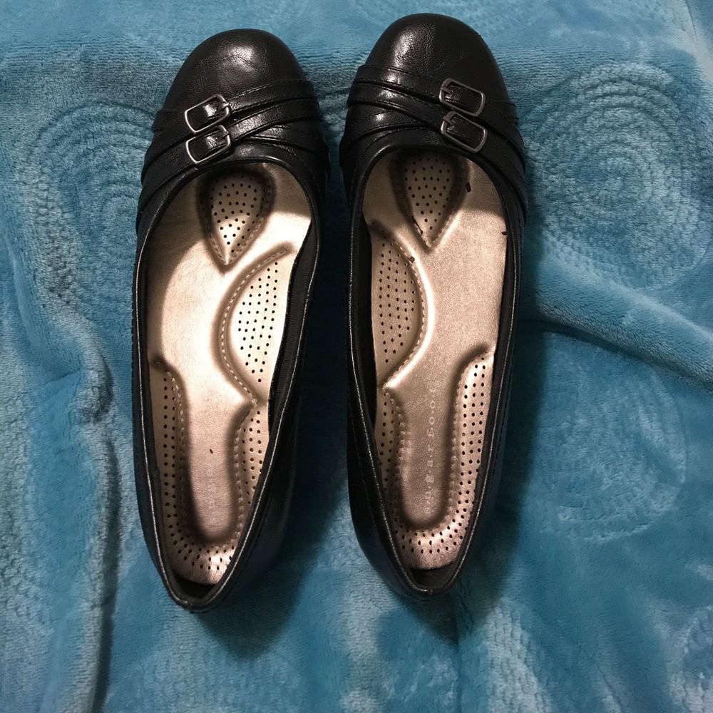 Women's black shoes