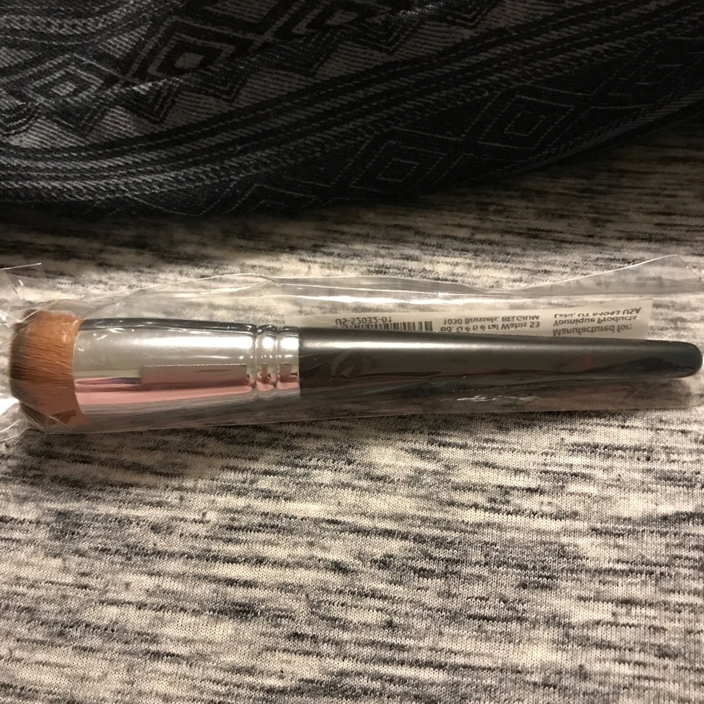 Younique Liquid Foundation Brush
