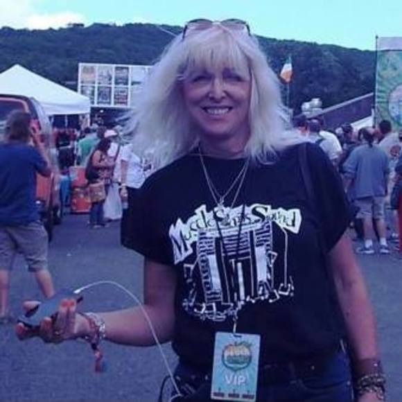 Meet your Posher, Annemarie - Picture 1 of 1