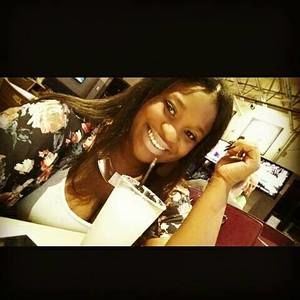 Meet your Posher, Dee dee