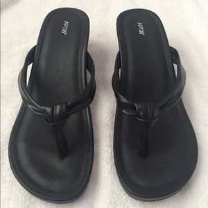 APT.9 Black Wedges