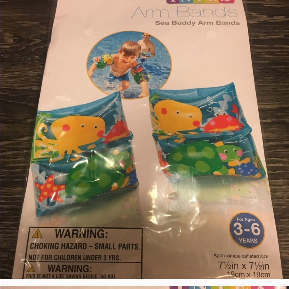 BRAND NEW Kid arm band swim floaties.