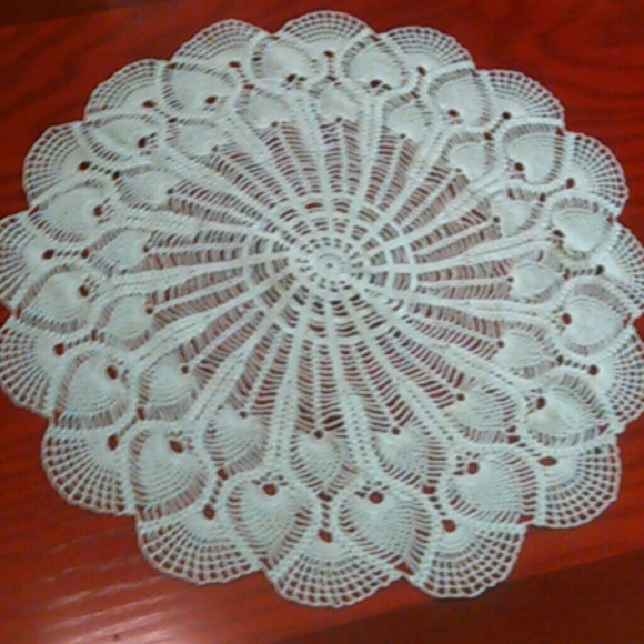 Hand made doilies - Picture 5 of 5