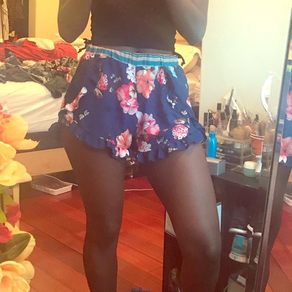 Floral ruffle shorts