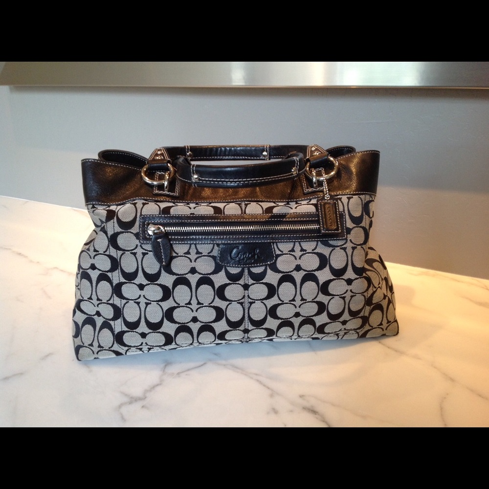 🔥PRICE LOWERED 🔥COACH SIGNATURE HANDBAG.