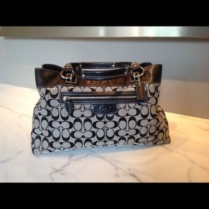 🔥PRICE LOWERED 🔥COACH SIGNATURE HANDBAG.