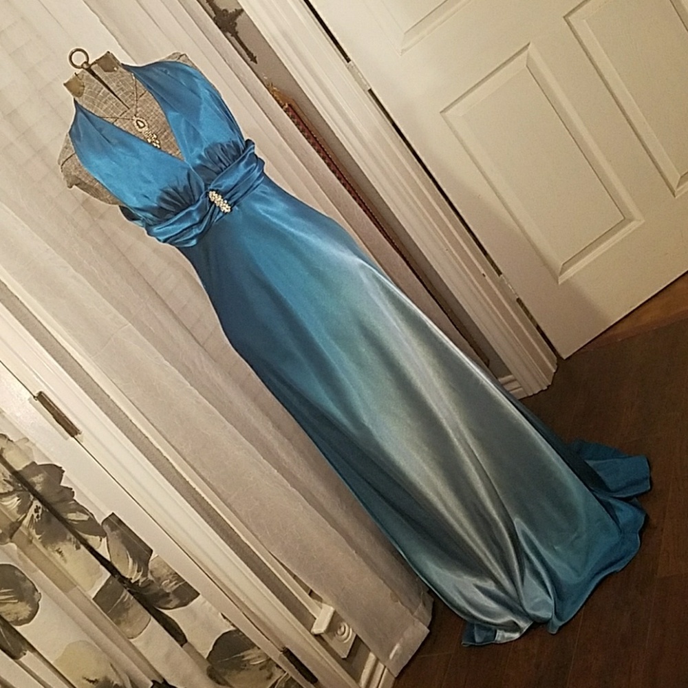 Old Hollywood style turquoise halter dress
