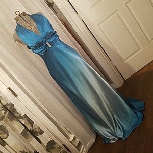 Old Hollywood style turquoise halter dress