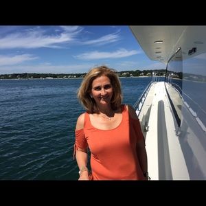 Meet your Posher, Yleana