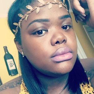 Meet your Posher, Latishia