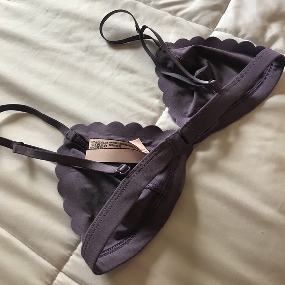 *SOLD* New without tags Victoria’s Secret bralette - Picture 2 of 3
