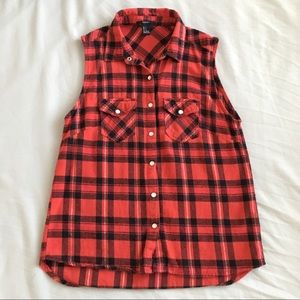 FOREVER 21: Sleeveless flannel