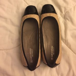 Naturalizer Velma Beige and Black shoe.