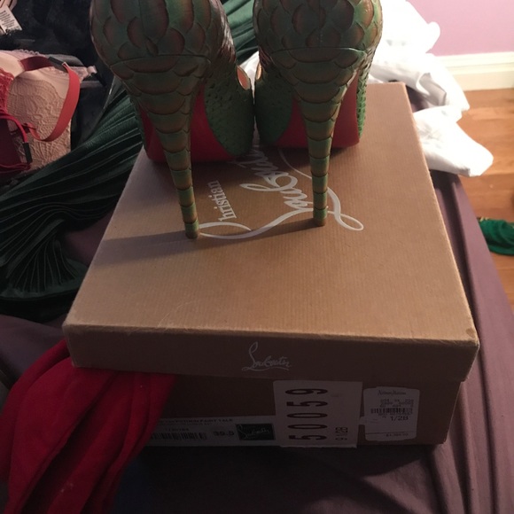 Christian Louboutin - Picture 5 of 5