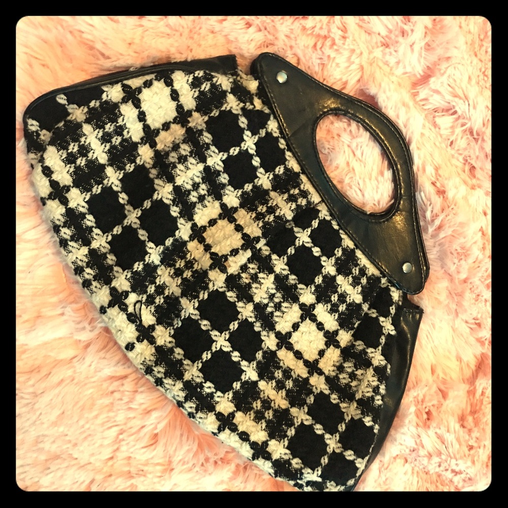 Houndstooth inspired pattern clutch
