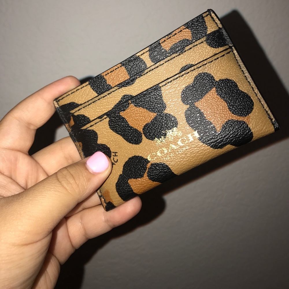 Cheetah print COACH 5 slot card holder ✨✨
