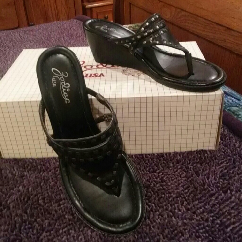 Leather heeled thong sandals by Zodiac USA