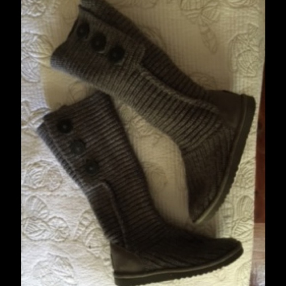 Ugg Grey Sweater Top Boots