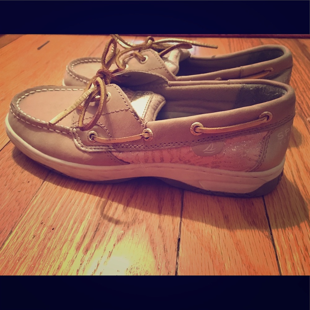 Adorable Sperry's with pink zebra side panel