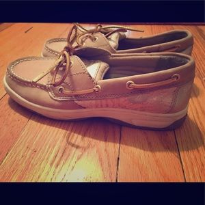 Adorable Sperry's with pink zebra side panel