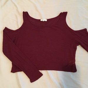 LOVE CULTURE: Open-shoulder crop top