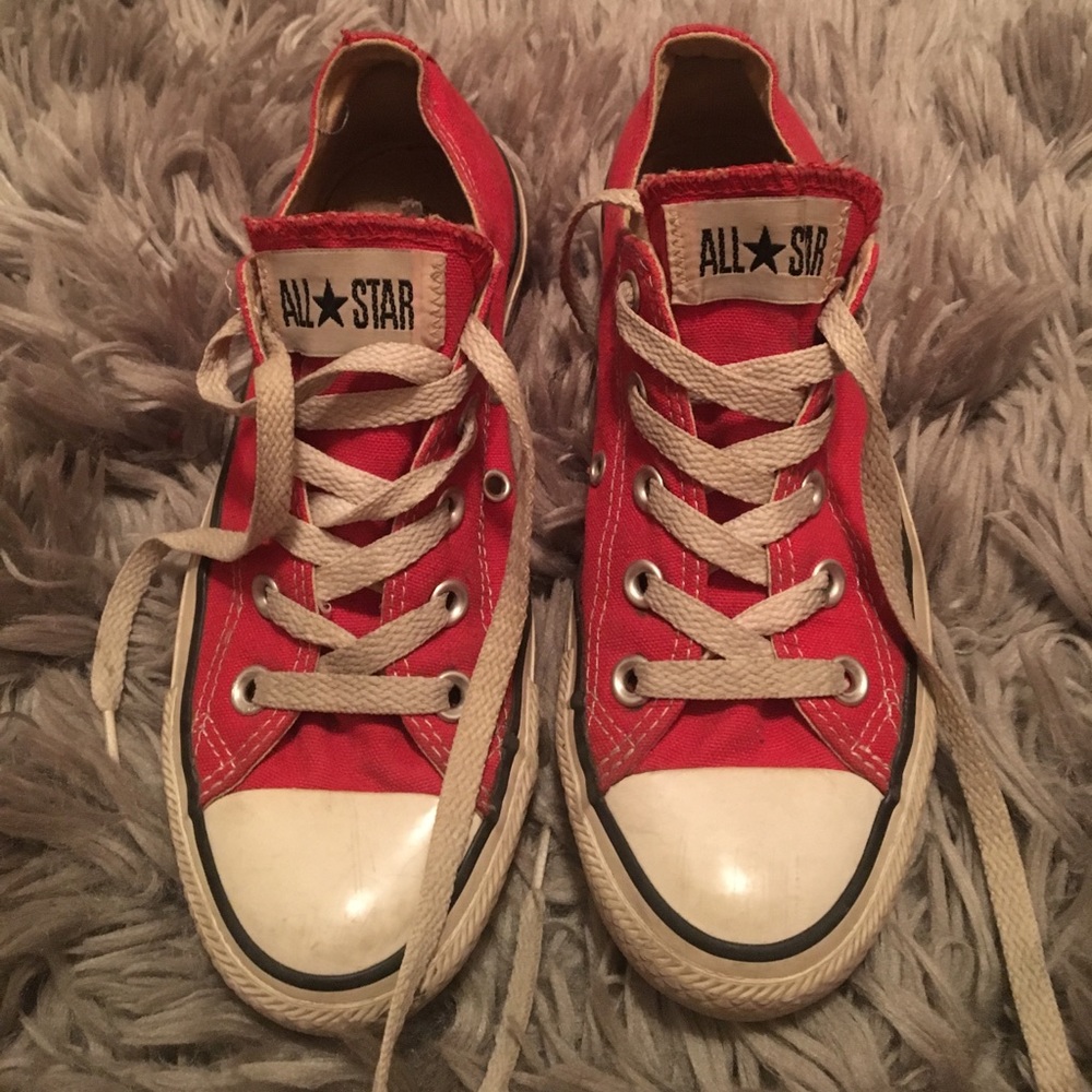RED CONVERSE