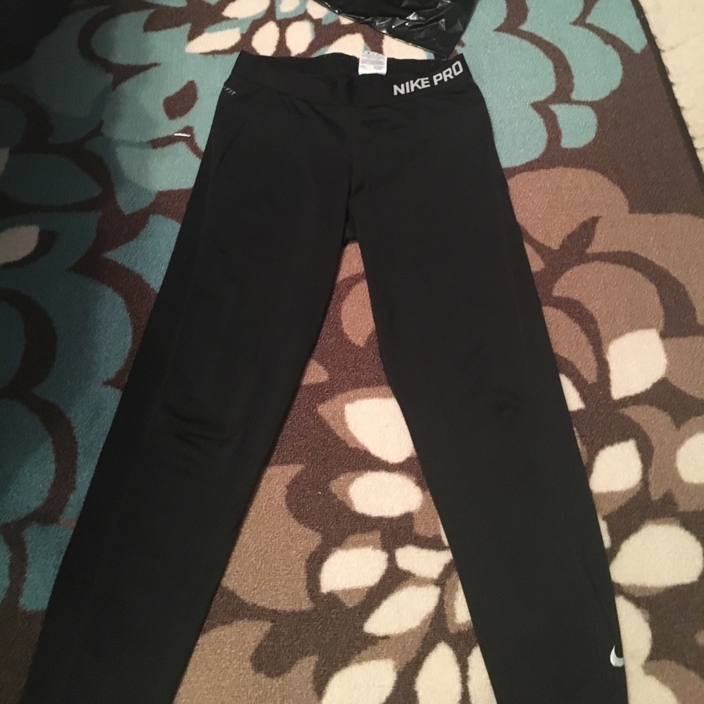 Black Nike pro leggings