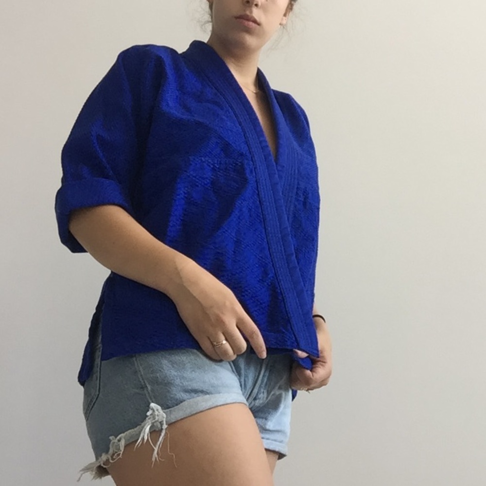 Deep blue martial arts jacket: Sport or style! 🥋