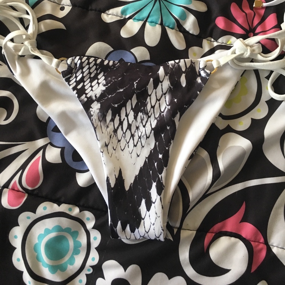 bathing suit - Picture 2 of 8