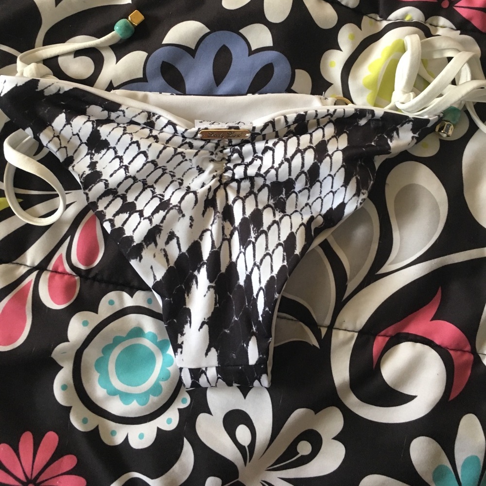 bathing suit - Picture 3 of 8
