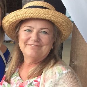 Meet your Posher, Cynthia