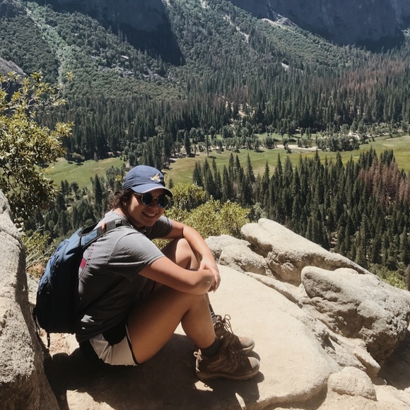 Meet your Posher, Julia - Picture 2 of 4