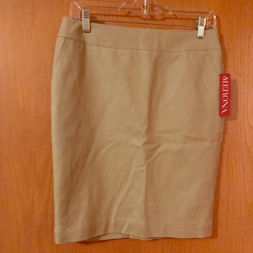 KHAKI PRNCIL SKIRT - NWT 🌟