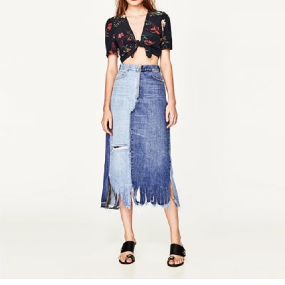 Zara denim skirt fits a size 9/10