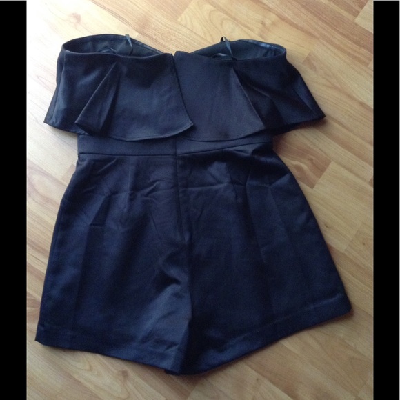 NWT Ruffle Top Romper - Picture 3 of 8