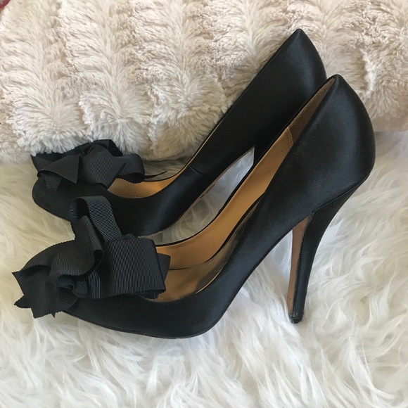 Badgley Mischka Shoes - Badgley Mischka Satin Evening black pumps size 10