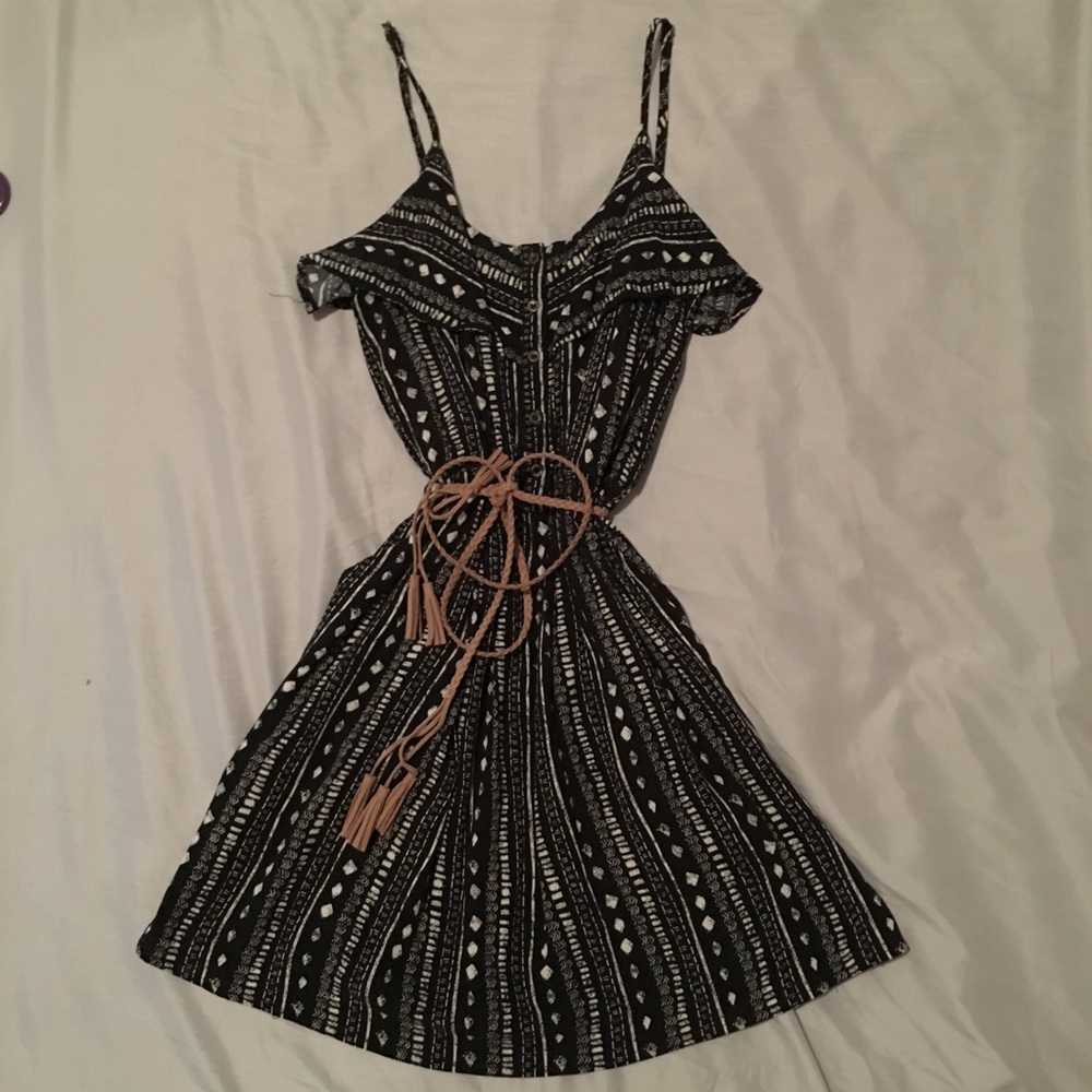 FOREVER 21: Sleeveless dress