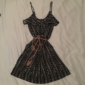 FOREVER 21: Sleeveless dress