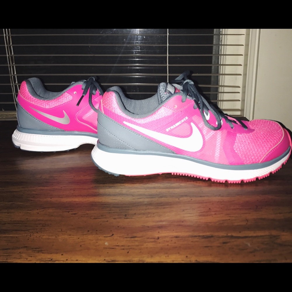 Women's BRAND NEW Nike Windflow Running Shoes