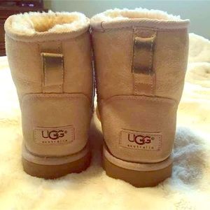 UGGS SAND COLORED Women's Booties, Size 9