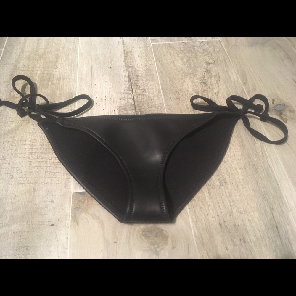 Triangl bottoms black leather