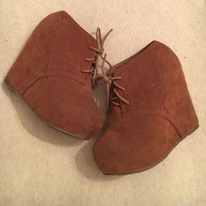 Cognac wedge boot heels sz. 5.5