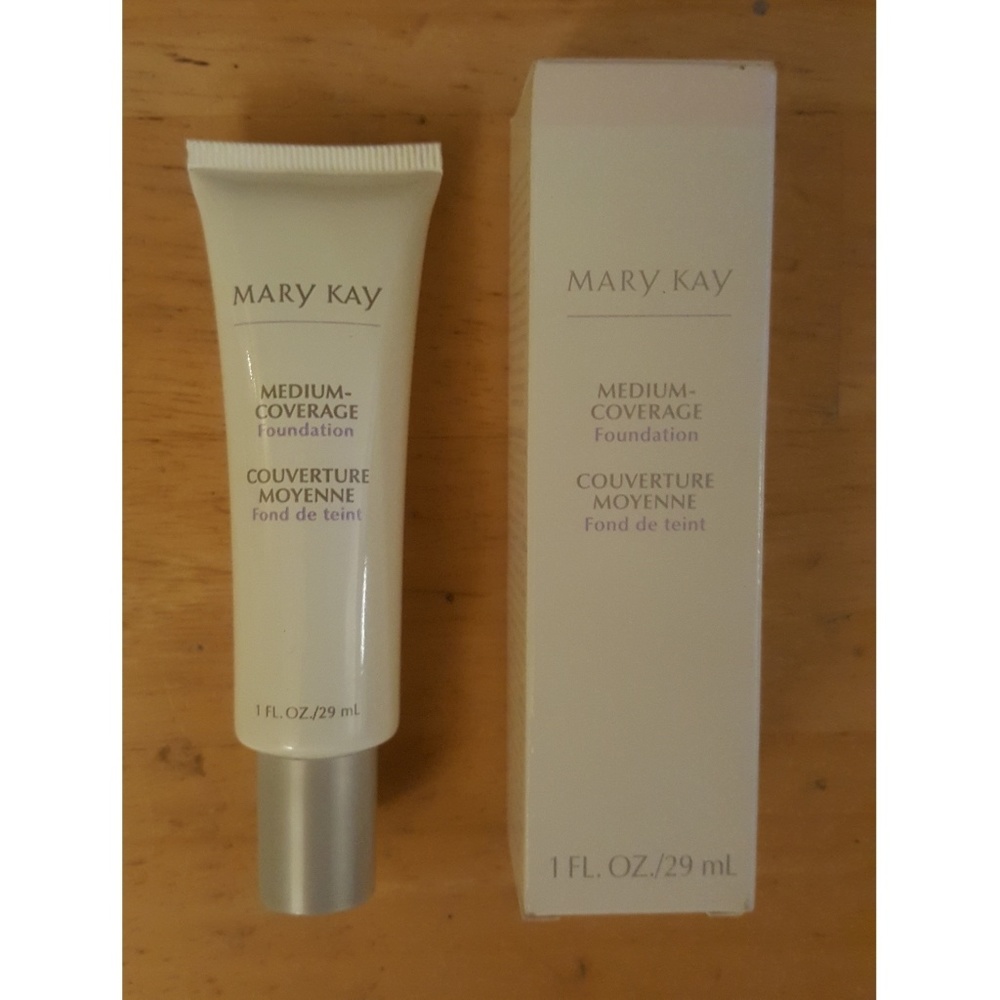 Mary Kay Medium Coverage Foundation, Beige 300
