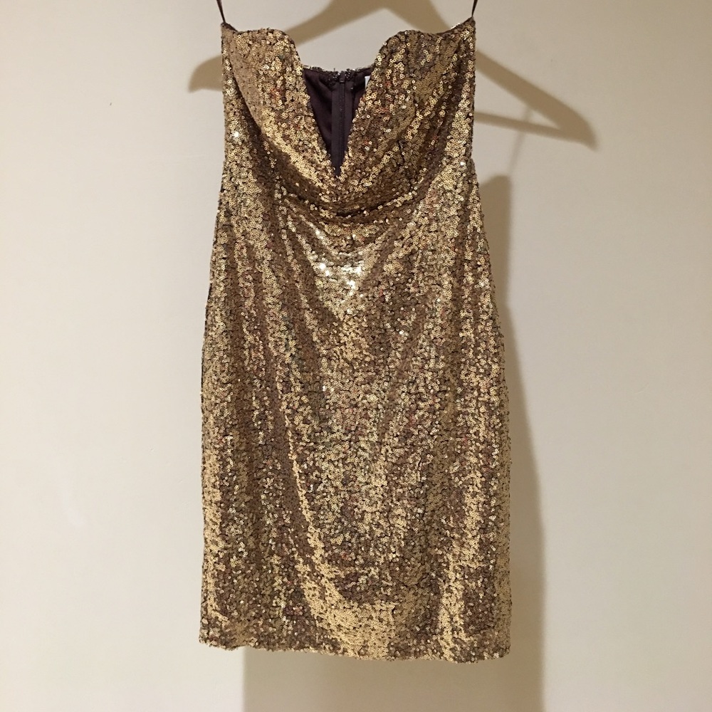 Gold strapless dress ✨