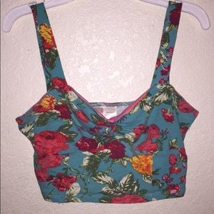 Cute floral crop top 🌺